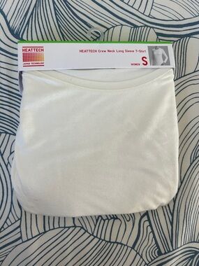Uniqlo HEATTECH Crew Neck Long Sleeve T-Shirt - White